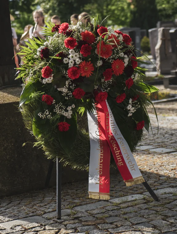 Ehre ihrem Andenken: In Ehrfurcht und Dankbarkeit gedenkt die Freiwillige Feuerwehr Kösching ihrer verstorbenen Mitglieder.